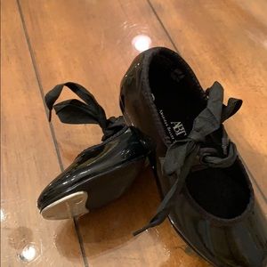 Toddler girls tap shoes. Worn once.